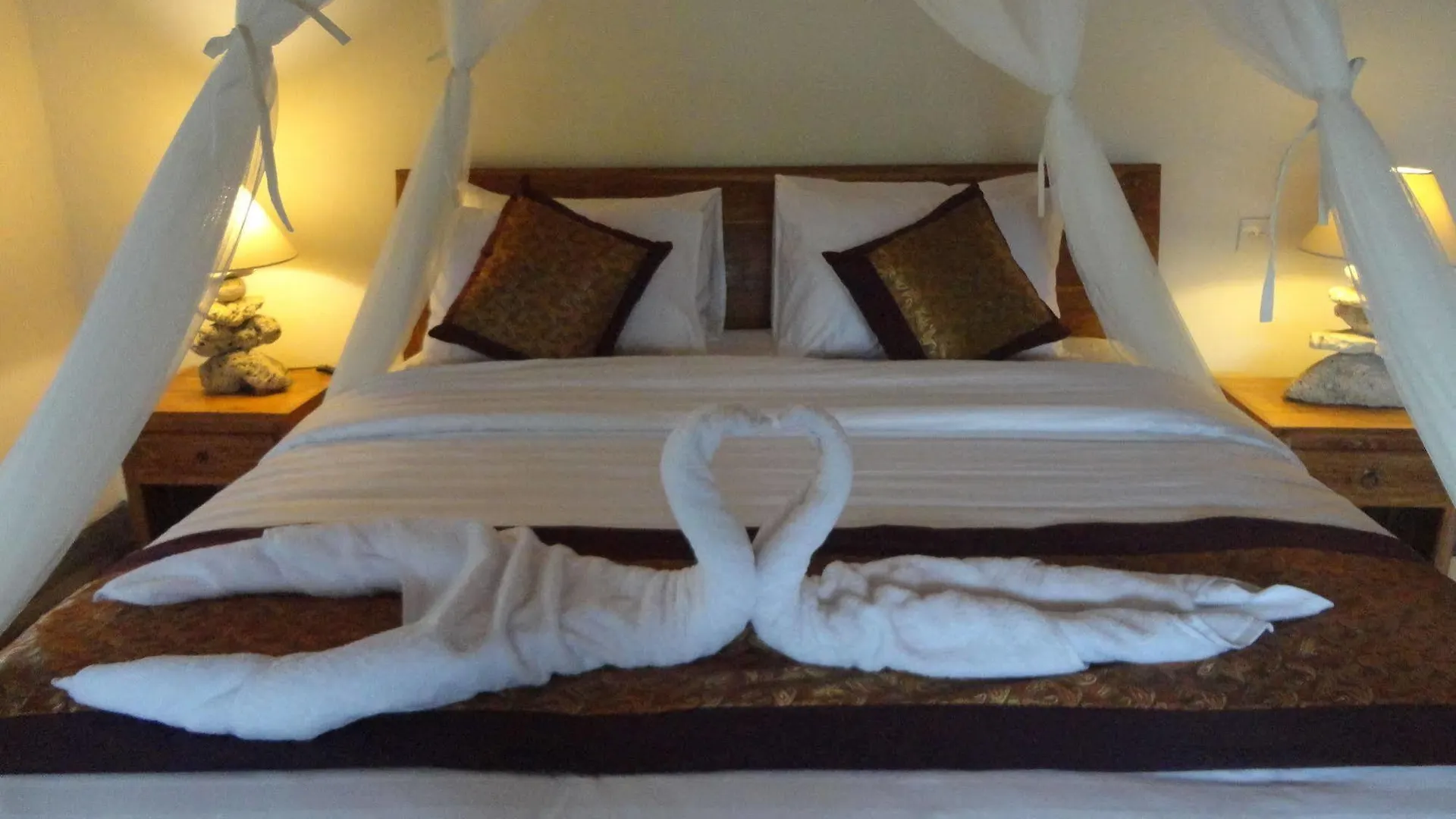Santosha Villa Ubud 3*, אובוד