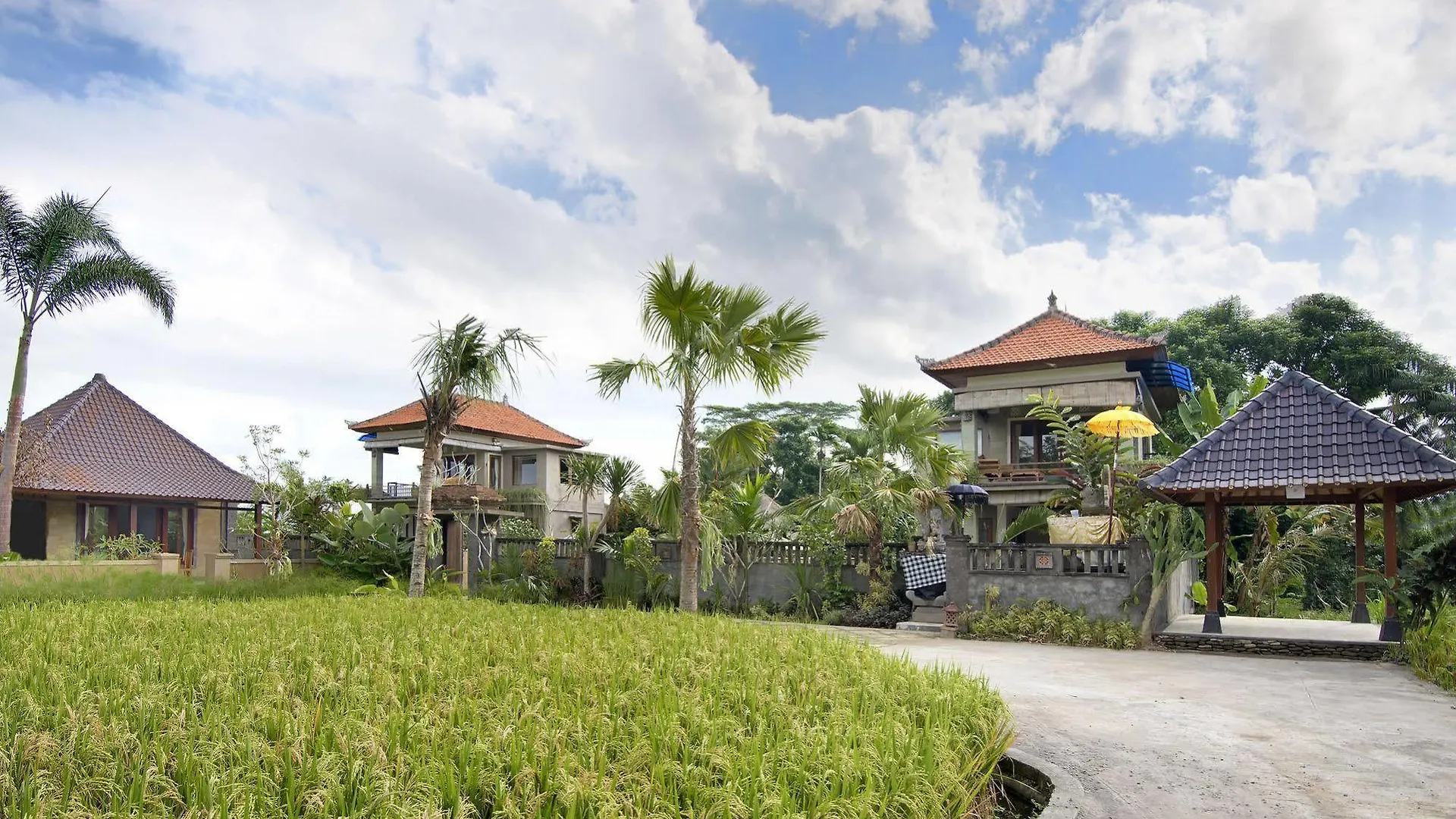 Santosha Villa Ubud אובוד